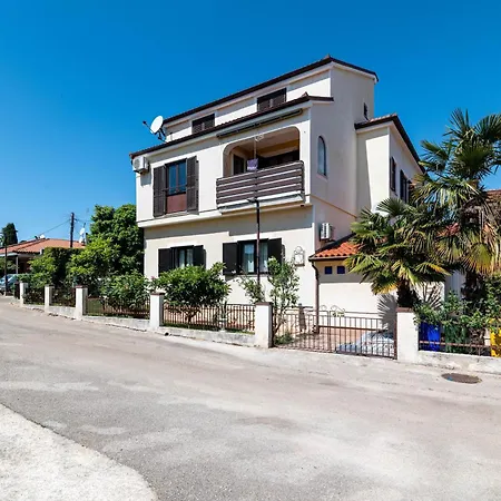 By The Sea - 6095 Umag